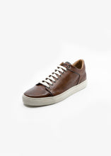 Load image into Gallery viewer, Men Scrambler Low Chestnut
