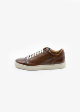 Load image into Gallery viewer, Men Scrambler Low Chestnut
