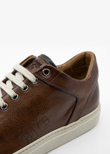 Load image into Gallery viewer, Men Scrambler Low Chestnut
