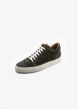 Load image into Gallery viewer, Men Scrambler Low Olive
